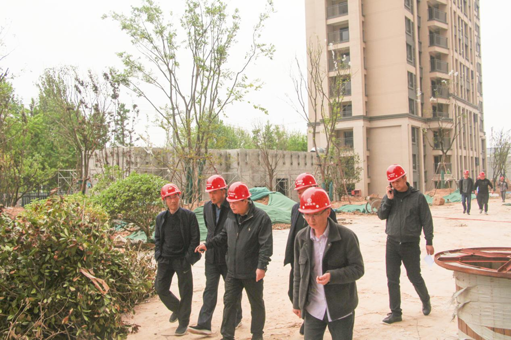 鄭州市國(guó)資委黨委書記、主任李秀山一行到美好天境苑項(xiàng)目調(diào)研指導(dǎo)安全生產(chǎn)工作